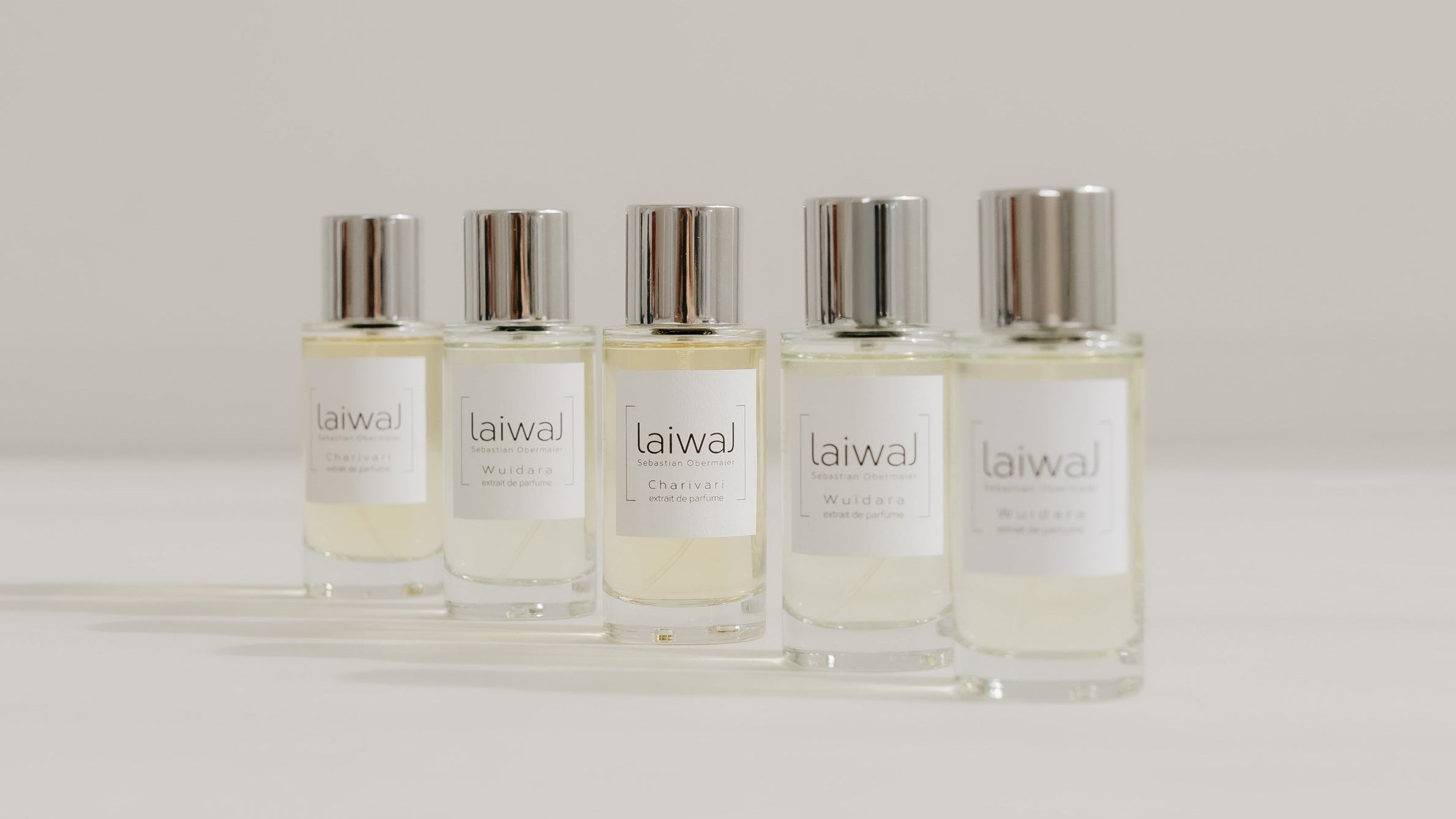4 Laiwal Parfüms vor weißem Hintergrund